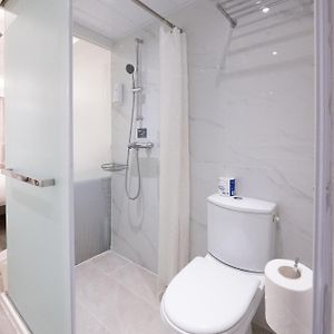 Smart Queen Room